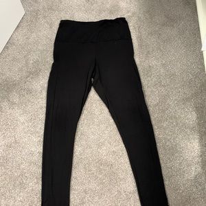 Super soft black leggings with pockets!